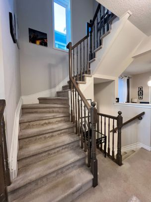 For Lease - 529 Honeylocust Avenue, Kanata, Ontario - Photo 1