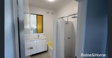 Three Bedroom home in great location - Photo 3