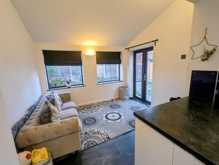 2 bedroom semi-detached house to rent - Photo 3