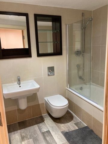 Studio Flat, Clarence Dock, LS10 - Photo 4