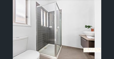 Versatile Style for Effortless Family Living - Photo 3