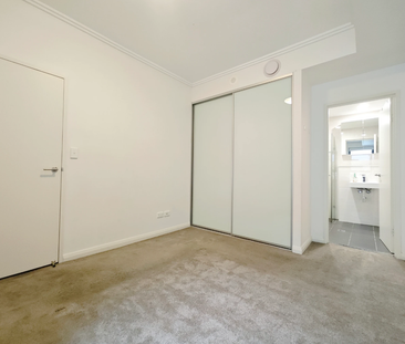 Modern 2 Bedroom Apartment in Prime Homebush Location - Photo 3
