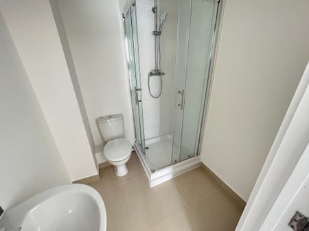 Modern 2-Bedroom, 2-Bathroom Student Apartment in Portswood, Southampton - Photo 5