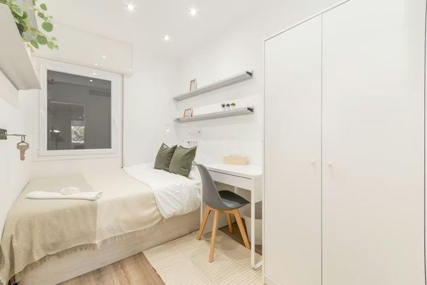 Gran Via de Carles III, Barcelona, Catalonia 08028 - Foto 1