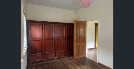 Charming 3-Bedroom Brick Home – Perfect for Couples & Families - Photo 4