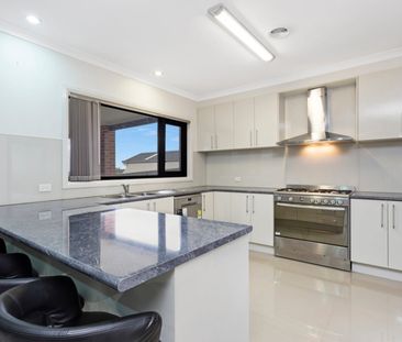 Stylish Family Living in Silky Oak Estate - Photo 6