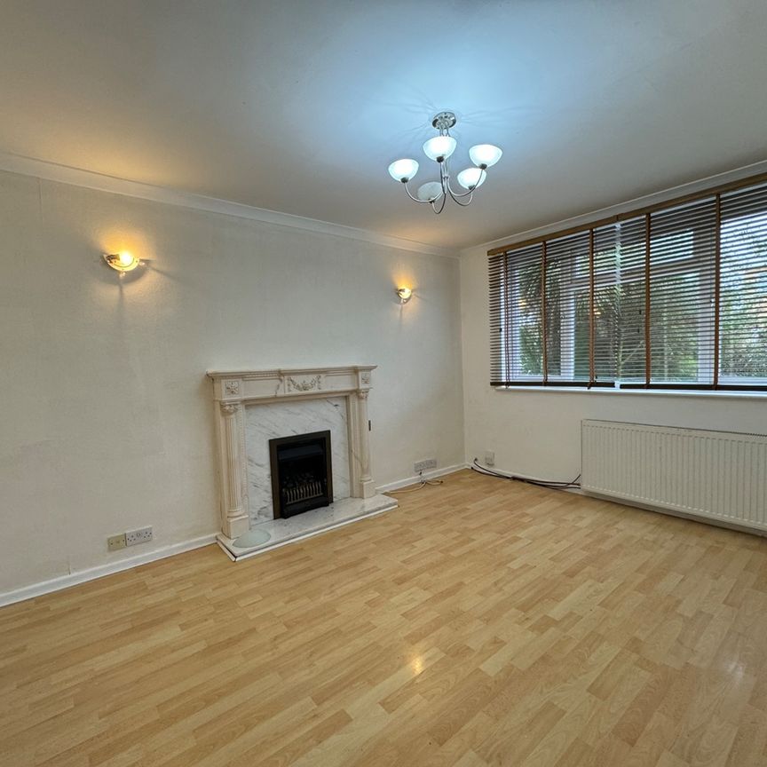 3 Bed Semi-Detached House, Lynmouth Drive, LE18 - Photo 1