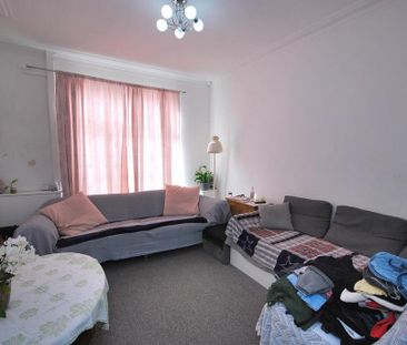 3 bedroom end of terrace house to rent - Photo 2