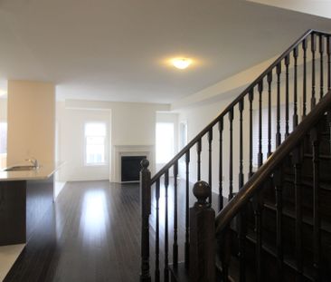 For Lease - 38 Foxberry Road, East Gwillimbury, Ontario - Photo 5