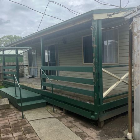 NEAT AND TIDY ONE BEDROOM BUNGALOW - Photo 4