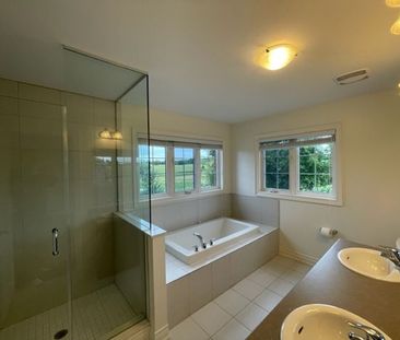 For Lease - 2 Festival Court, East Gwillimbury, Ontario - Photo 4