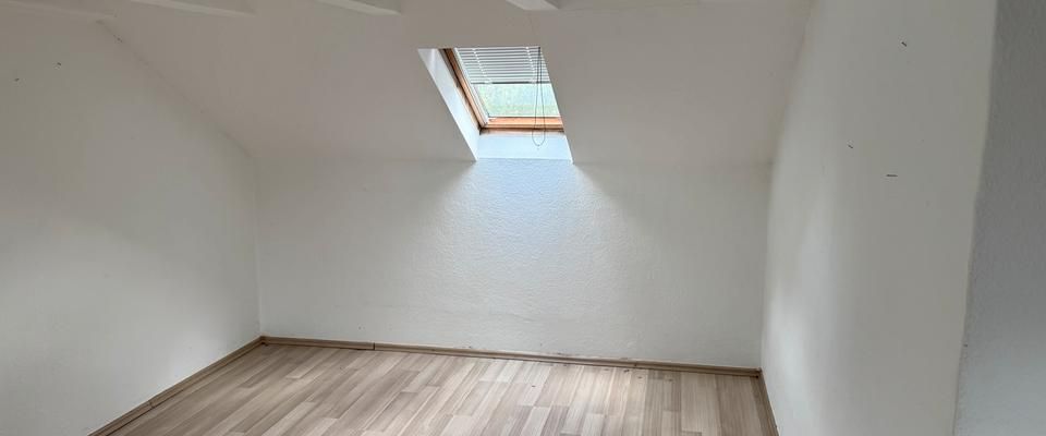 Gemütliche Dachgeschosswohnung in 45899 Gelsenkirchen Buererstras - Foto 1