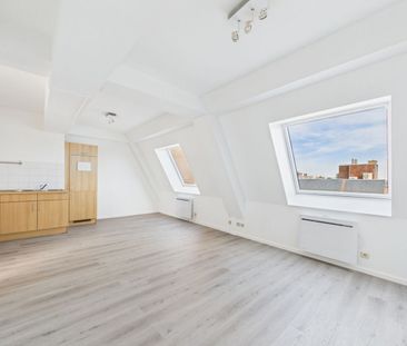 Appartement te huur in La Louvière voor € 725 met 1 slaapkamer - foto 3