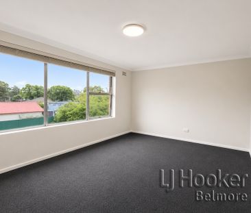 Spacious Two-Bedroom Unit in Prime Location! - Photo 5