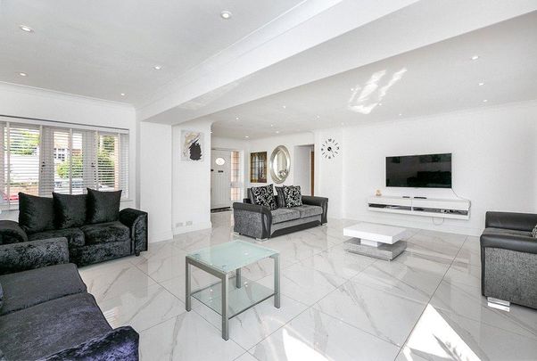 4 bedroom detached house to rent - Photo 1