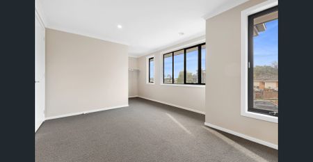 Near New Contemporary Living in Prime Mount Waverley Location - Photo 2