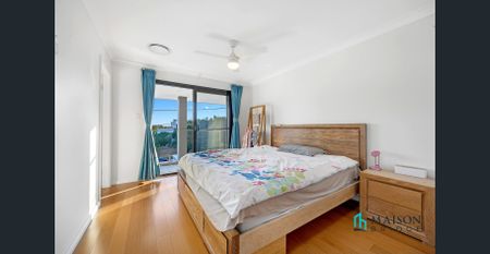 Modern 4-Bedroom Duplex in Prime Location - Photo 2