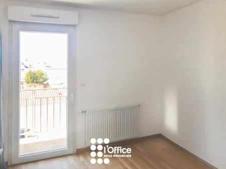 Location Appartement 4 pièces 82m² LES SABLES D OLONNE 85100 - Photo 2