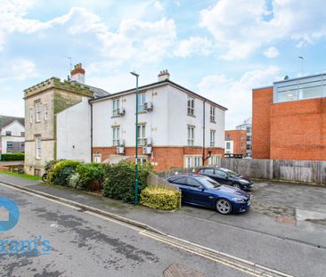 2 bed Flat for Rent - Photo 5