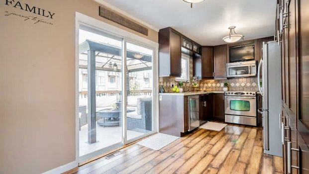 19741 54A Ave apartment — Langley, BC (3-Bedroom) - 3 Bedroom - Photo 1