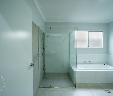 8 Priestly Place, Redbank, Qld 4301 - Photo 5