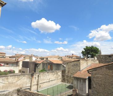 STUDIO Meublé, 23m², Rue des Marchands, 465€ H.C, Nîmes-centre - Photo 2