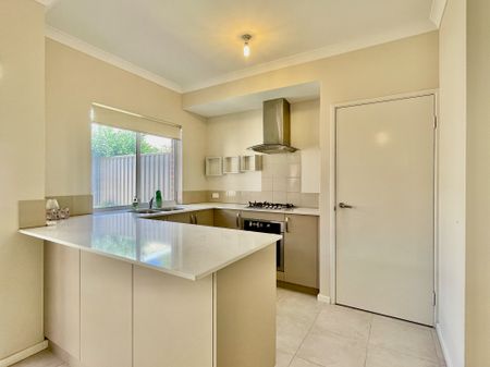 Available Now! Light-Filled Villa with Private Courtyard, Covered Patio & Garage - Photo 4