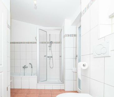 Vermietung: Helle Dachgeschosswohnung mit Balkon und Wohlfühlambiente - Photo 6