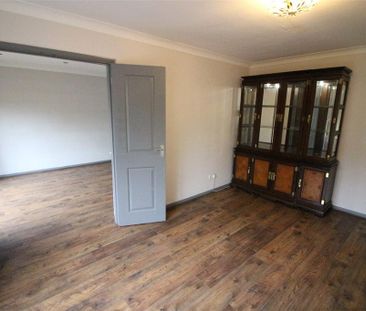 4 bedroom detached house to rent - Photo 3