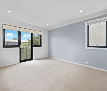 “Beautiful Luxury Townhouse!” - Photo 6