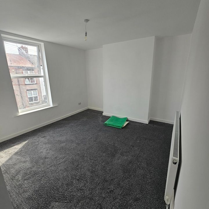 1 Bed Flat, Seafield Road, CH62 - Photo 1