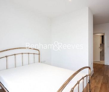 3 Bedroom flat to rent in Plumstead Road, Woolwich, SE18 - Photo 1