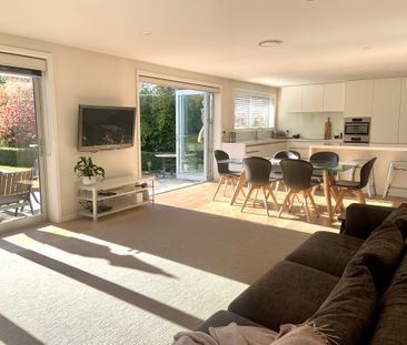 Yaldhurst , 4 bedrooms - Photo 3