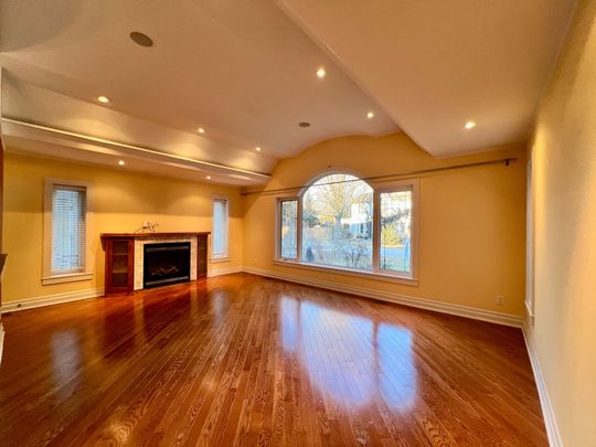 For Lease - 366 Winston Road, Oakville, Ontario - Photo 1