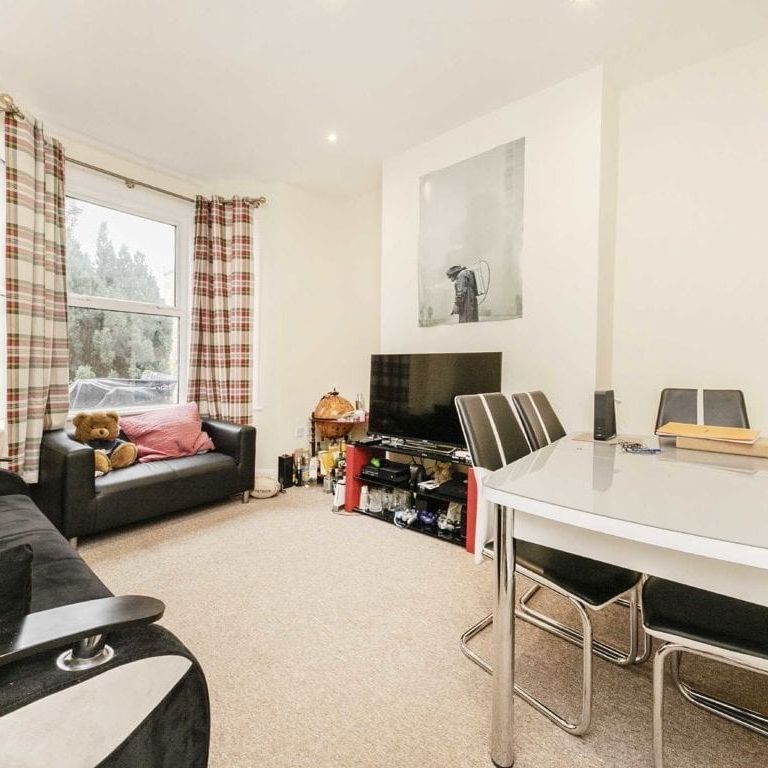 Ravenswood Road, SW12 9PJ, London - Photo 1