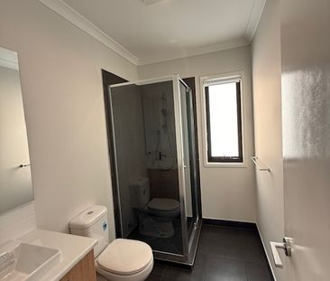 Near New, Low maintenance Townhouse! - Photo 3