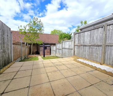 2 bed terraced house to rent in Russetts, Langdon Hills, SS16 - Photo 6