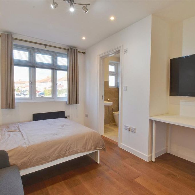 Studio to rent - Photo 1