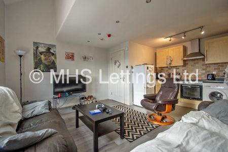 3 Bedroom Flat for rent in Broomfield Crescent - Photo 2