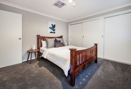 Classic Brick Family Home for Rent - Heart of Brookfield - Photo 4