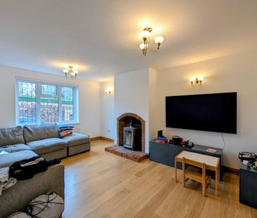 Russell Gardens - Photo 1