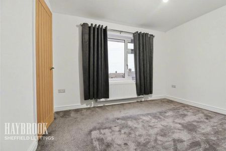 3 bedroom semi-detached house to rent - Photo 4