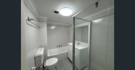 Newly renovated, 2 bed, 1 bath, 1 pkg with A/C and timber flooring - Photo 5