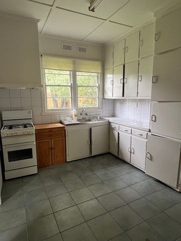 7 Halifax Court, Ashburton VIC 3147 - House For Rent | Domain - Photo 4