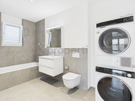 Fantastic 4.5-room attic apartment in Huttwil Start with 1 month of free rent - Photo 2