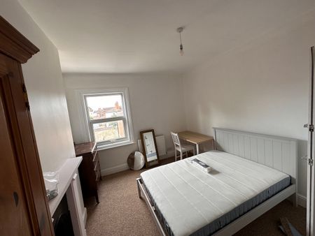 5 bedroom house - Photo 2