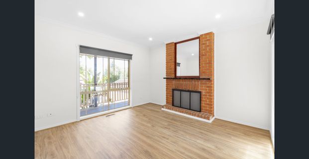 Beautifully updated home with SO MUCH PARKING! - Photo 1