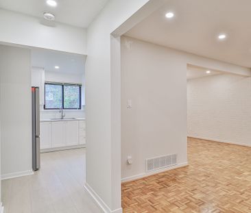 For Lease - 32 Penwick Crescent, Richmond Hill, Ontario - Photo 2