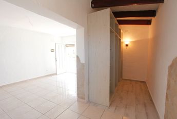 LONG TERM RENTAL Spacious villa for rent with sea views