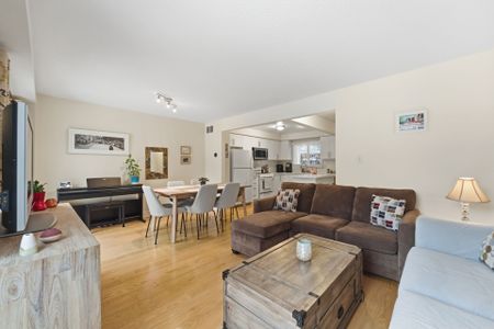 For Lease - 112 Kersey Crescent Unit# MAIN, Richmond Hill, Ontario - Photo 2